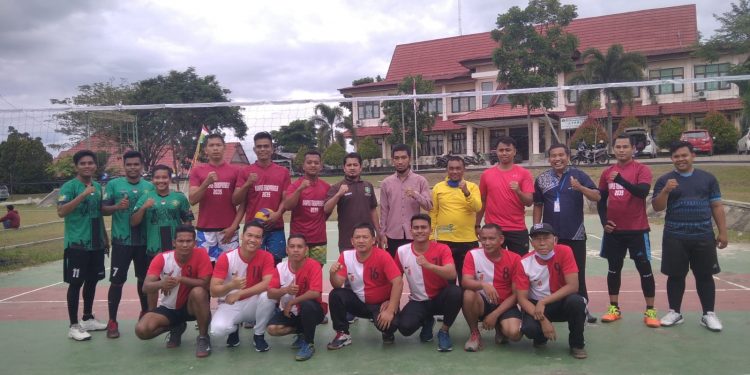 Pertandingan Persahabatan Bola Voli Antara UPP vs Rokania