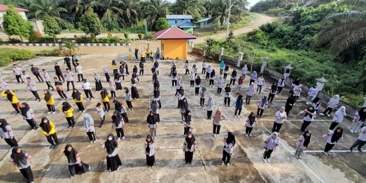 Keseruan Pagi Kamis di Kampus Rokania