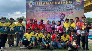 Sebagian peserta dari ALK dan grup mancing lainnya berfoto sebelum perlombaan