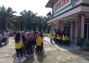 Keseruan Kamis Pagi di Rokania (Outbond PGSD)