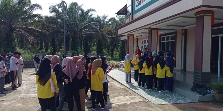 Keseruan Kamis Pagi di Rokania (Outbond PGSD)