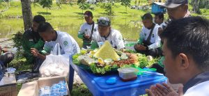 Peserta lomba berdoa bersama