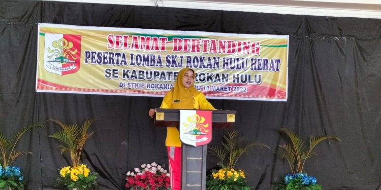 Dr. Desmelati, M.Sc., membuka acara Lomba SKJ Rokan Hulu Hebat