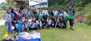 Sebagian kecil keluarga PPFC berfoto bersama (dokumen foto panitia)