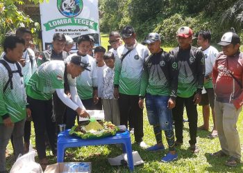 Acara potong tumpeng ulang tahun ke-2 PPFC (sumber foto: dokumen anggota group fb PPFC)