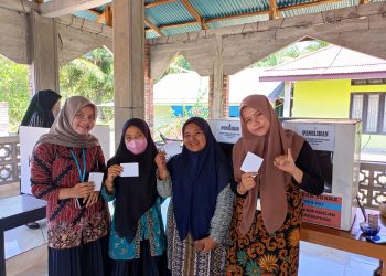 Beberapa Mahasiswa Baru Saja Menggunakan Hak Pilih Mereka
