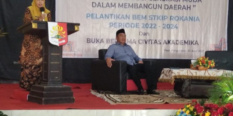 Dr. Desmelati, M.Sc., dan H. Suparman