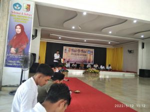 Fajar, mahasiswa PBSI selaku penceramah Halalbihalal 1443H Rokania