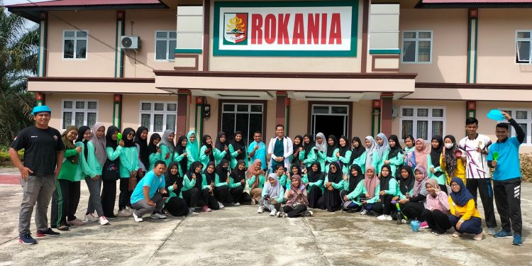 Sebagian-peserta-senam-berfoto-bersama-setelah-acara-lucky-draw