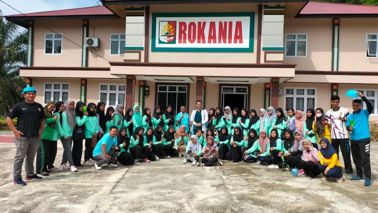 Sebagian-peserta-senam-berfoto-bersama-setelah-acara-lucky-draw