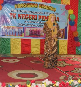 Dr. Desmelati, M.Sc., wali murid TK Negeri Pembina