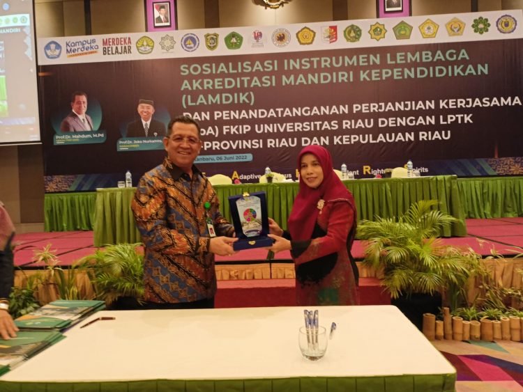 Perjanjian Kerja Sama STKIP Rokania dengan FKIP Unri