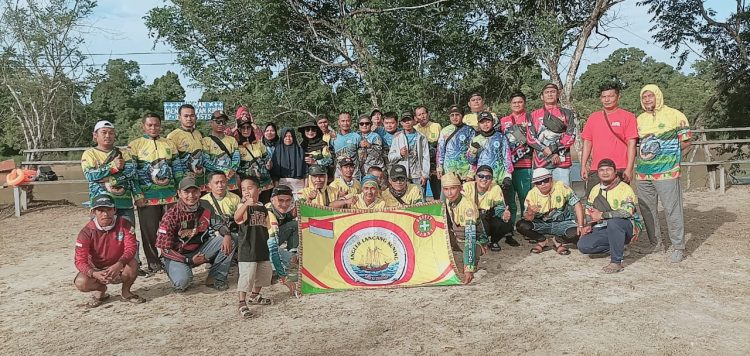 Sebagian peserta mabar berfoto bersama