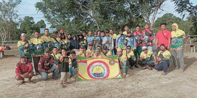 Sebagian peserta mabar berfoto bersama