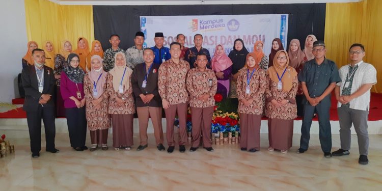 Sekolah mitra asistensi mengajar
