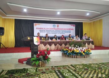 Pembekalan PLP-II Rokania. Narasumber dan pimpinan kampus di depan sebelum dimulainya pembekalan di STKIP Rokania.