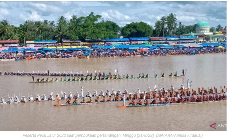 Sebagian peserta pacu jalur 2022 pada pembukaan 21-08-22. (sumber foto kepri.antaranews.com dari ANTARA Annisa Firdausi)