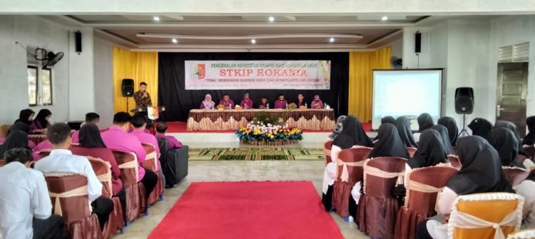 Suasana pembukaan PKKMB Rokania 2022