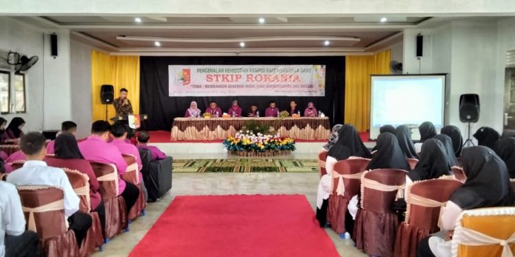 Suasana pembukaan PKKMB Rokania 2022