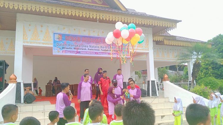 Melepas balon