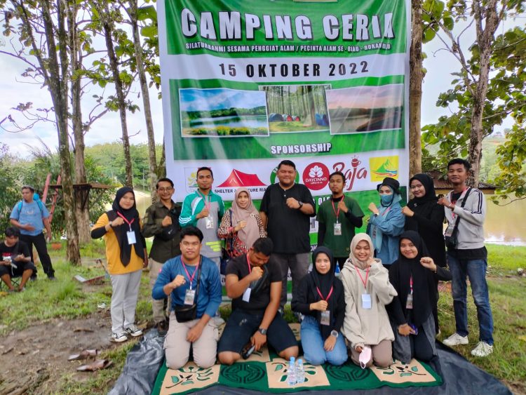 Sebagian panitia bersama Ketua STKIP Rokania dan Ketua DPRD Rokan Hulu