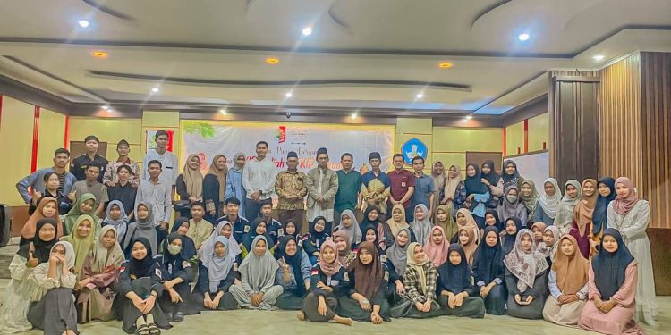 Pengurus dan sebagian anggota IKKIP-K Rokania berfoto saat acara Buka Puasa Bersama (foto: dok IKKIP-K)