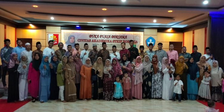 Foto bersama buka puasa