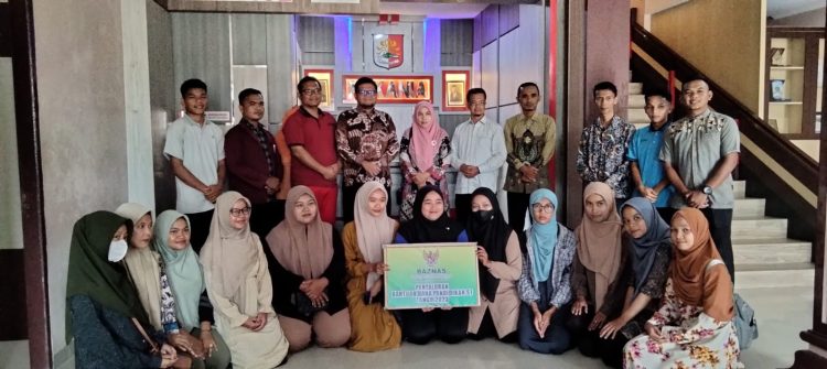 Penyerahan Simbolis Bantuan dari Baznas