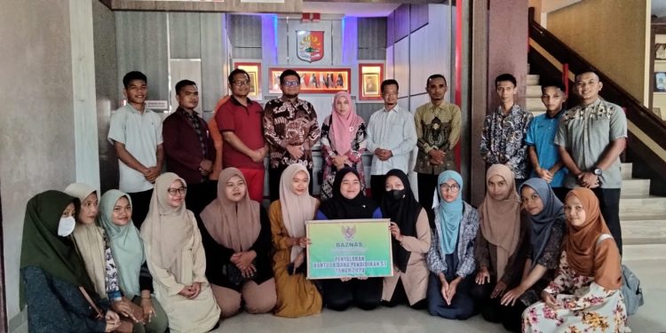 Penyerahan Simbolis Bantuan dari Baznas