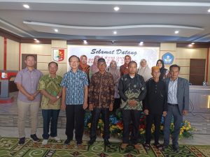 Evaluator bersama pembina