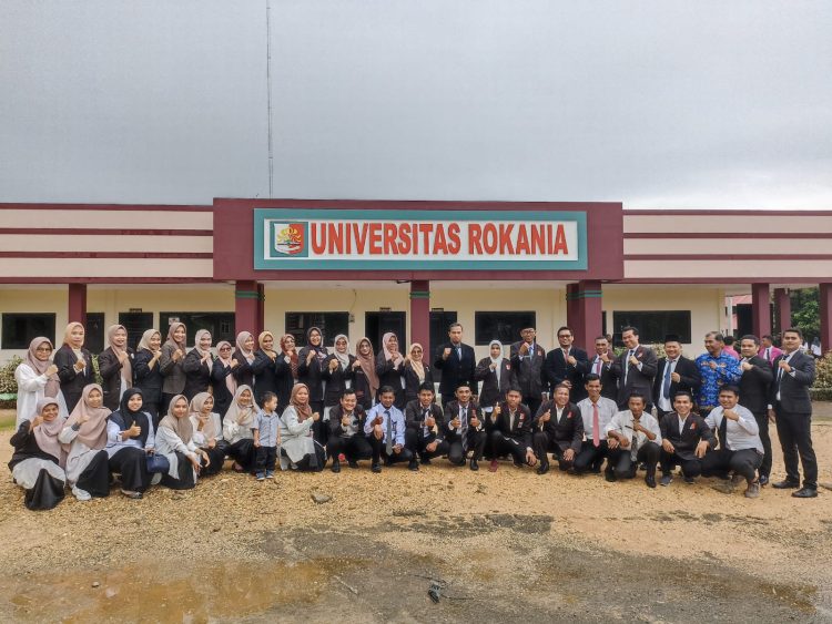 Dosen Pegawai setelah upacara