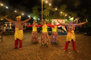 Salah satu penampilan seni (foto: Roni)