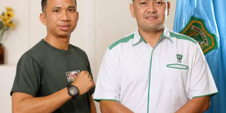 Milenial Alfa Syahputra, S.M., M.M dan Akademisi Fakultas Ilmu Sosial dan Ilmu Politik Universitas Islam Riau (FISIPOL UIR), Dr. Muhammad Arsy Ash Shiddiqy