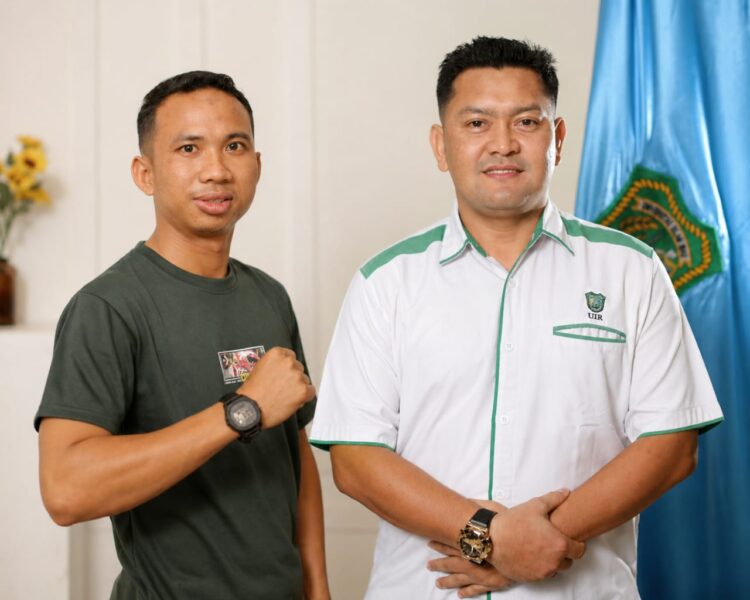 Milenial Alfa Syahputra, S.M., M.M dan Akademisi Fakultas Ilmu Sosial dan Ilmu Politik Universitas Islam Riau (FISIPOL UIR), Dr. Muhammad Arsy Ash Shiddiqy