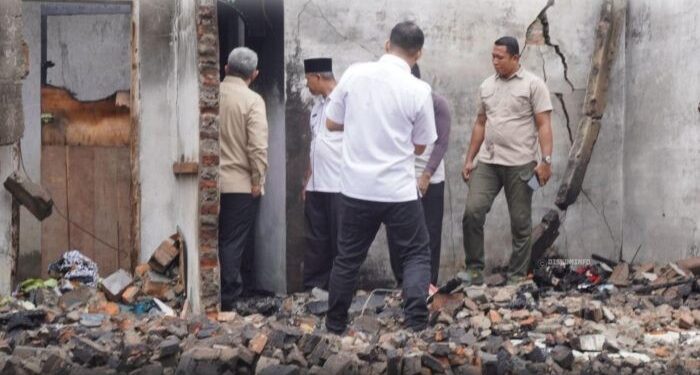 Dari Tumpukan Sampah ke Kobaran Api : Satu Rumah Hangus di Pasir Pengaraian